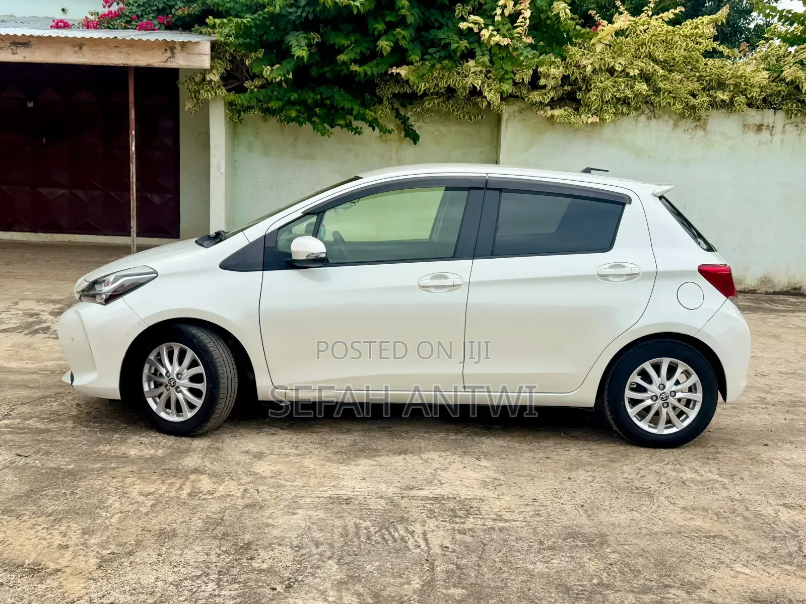 Toyota Vitz 2016 White