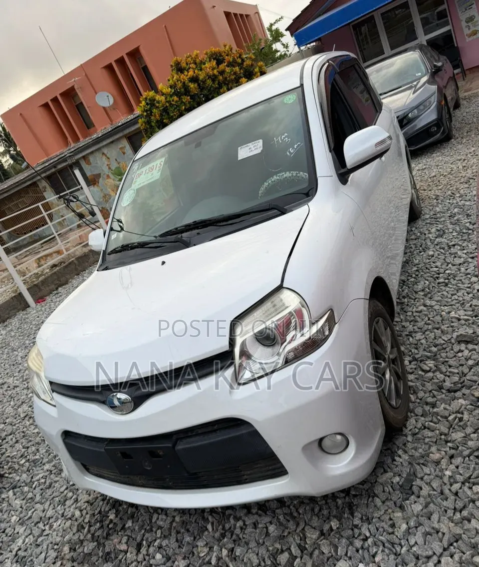 Toyota Sienta 1.5 AWD 2015 White