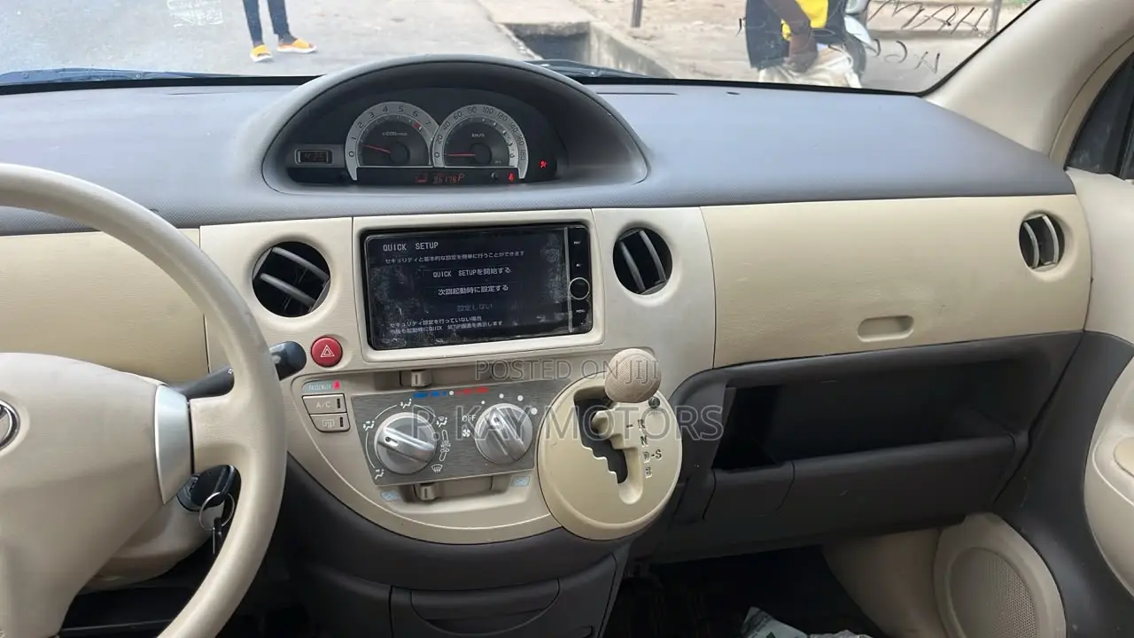 Toyota Sienta 1.5 FWD 2013 Blue