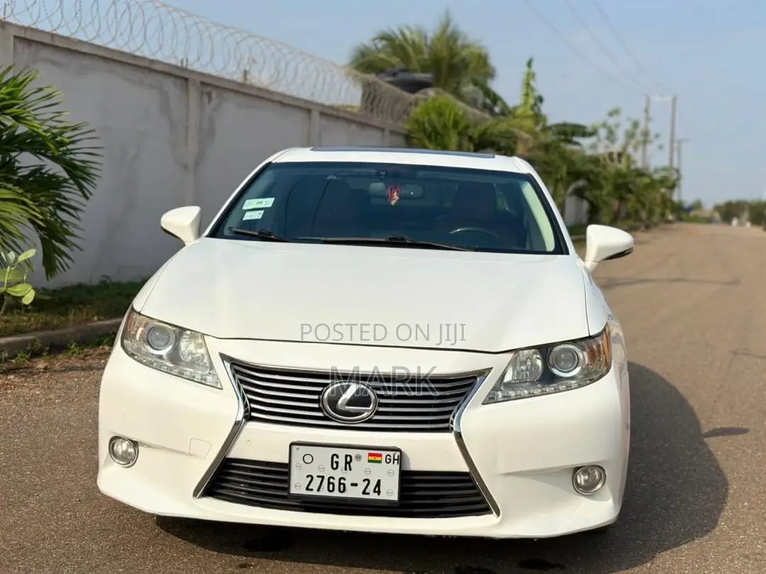 Lexus ES 350 FWD 2015 White