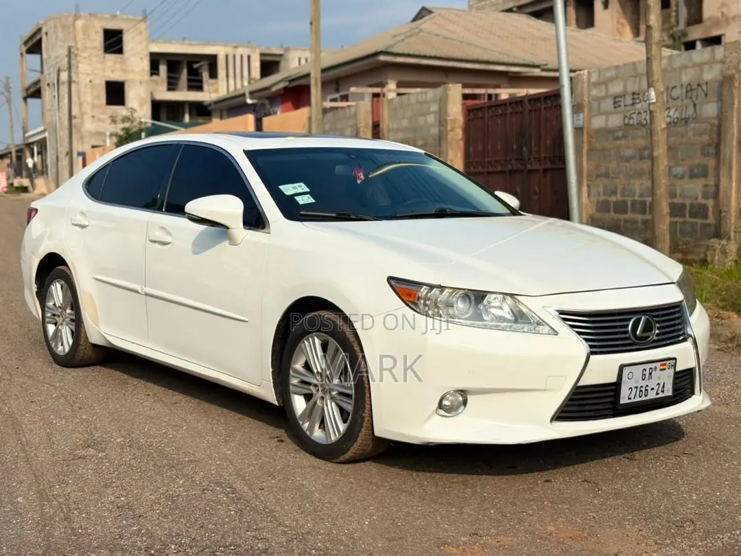 Lexus ES 350 FWD 2015 White