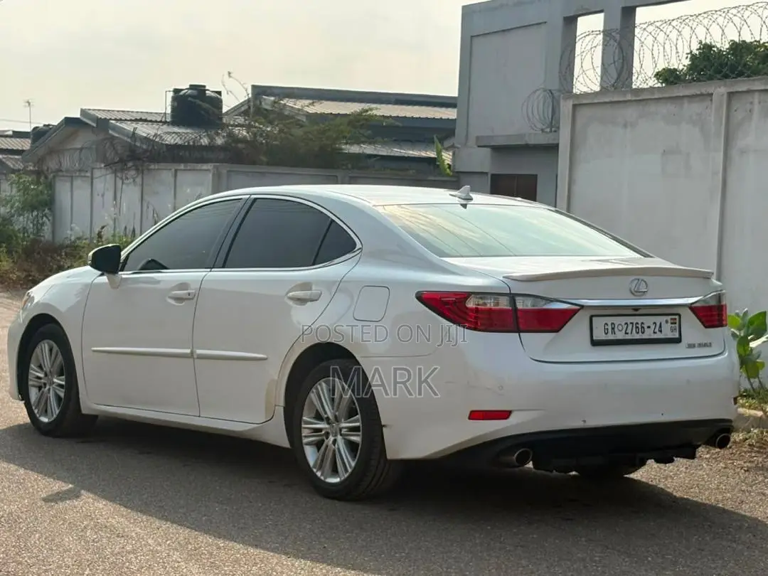 Lexus ES 350 FWD 2013 White