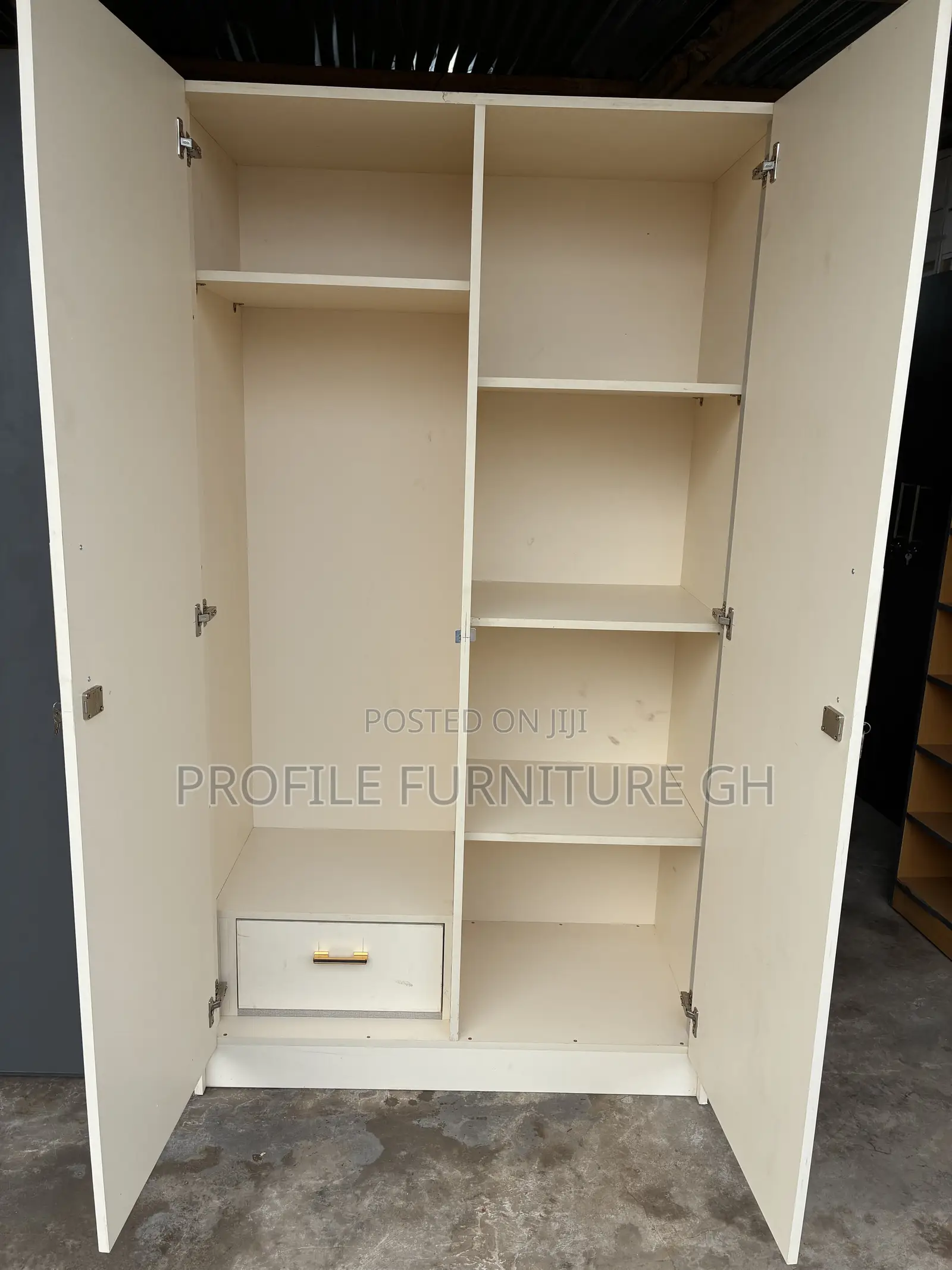 Massive Lite 2 in 1 Wardrobe// Durable and Luxurious