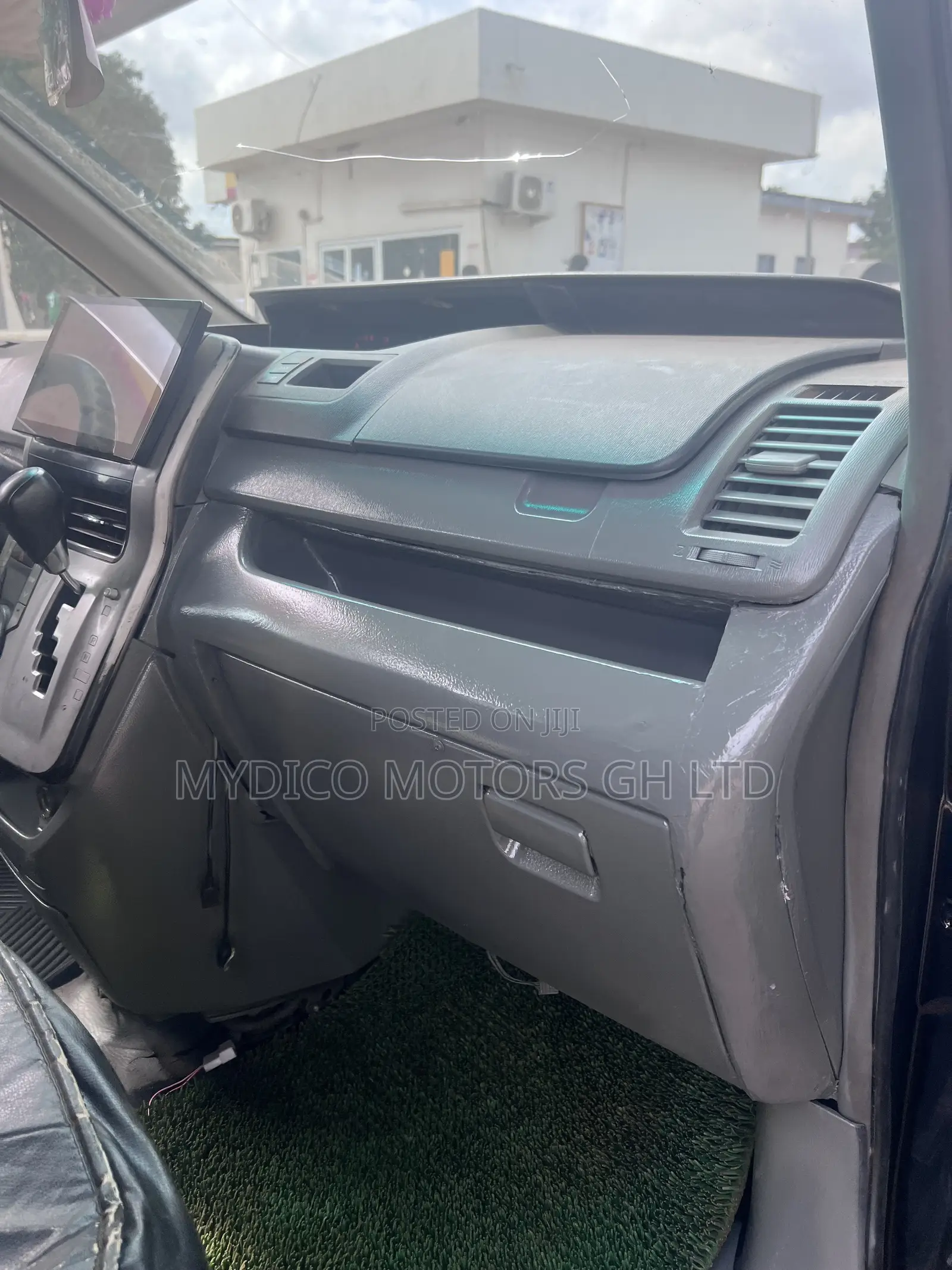 Toyota Voxy V 2WD 8-Seater 2010 Black