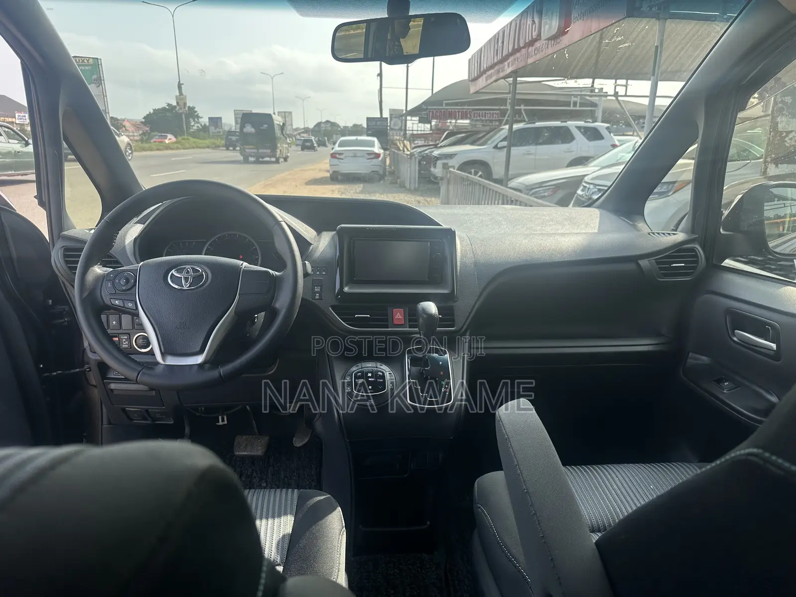 Toyota Voxy X 4WD 7-Seater 2015 Black