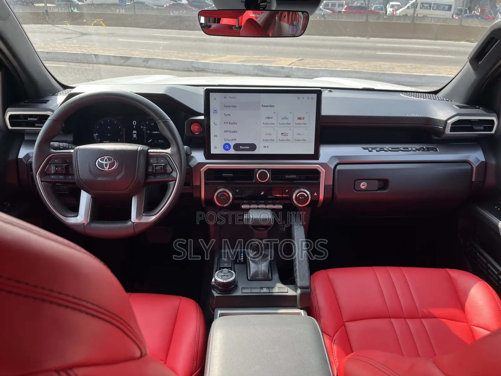 Toyota Tacoma 2024 White
