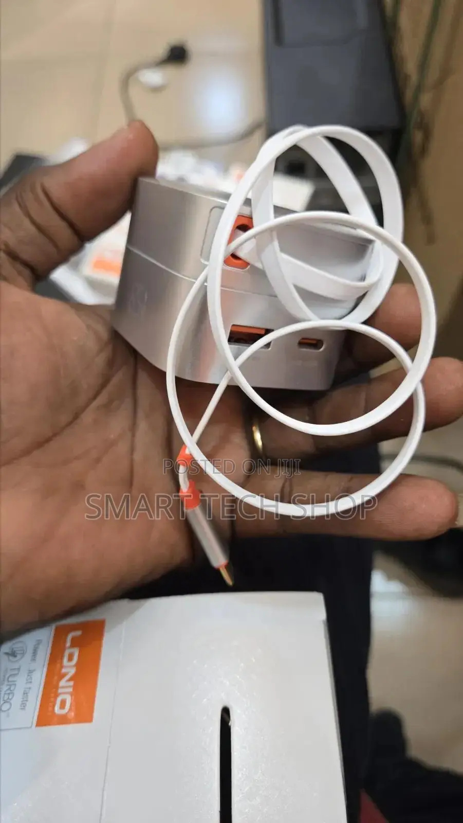LDNIO Q10 65W GaN Super Fast Charger Built-in Retractable Type-C Cable