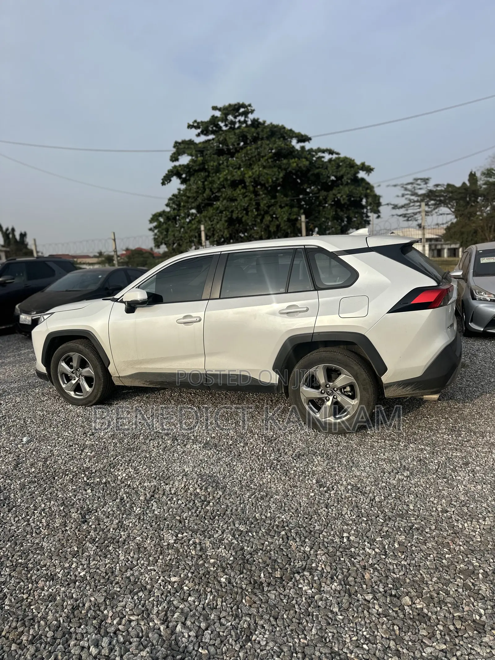 Toyota RAV4 XLE FWD 2023 White