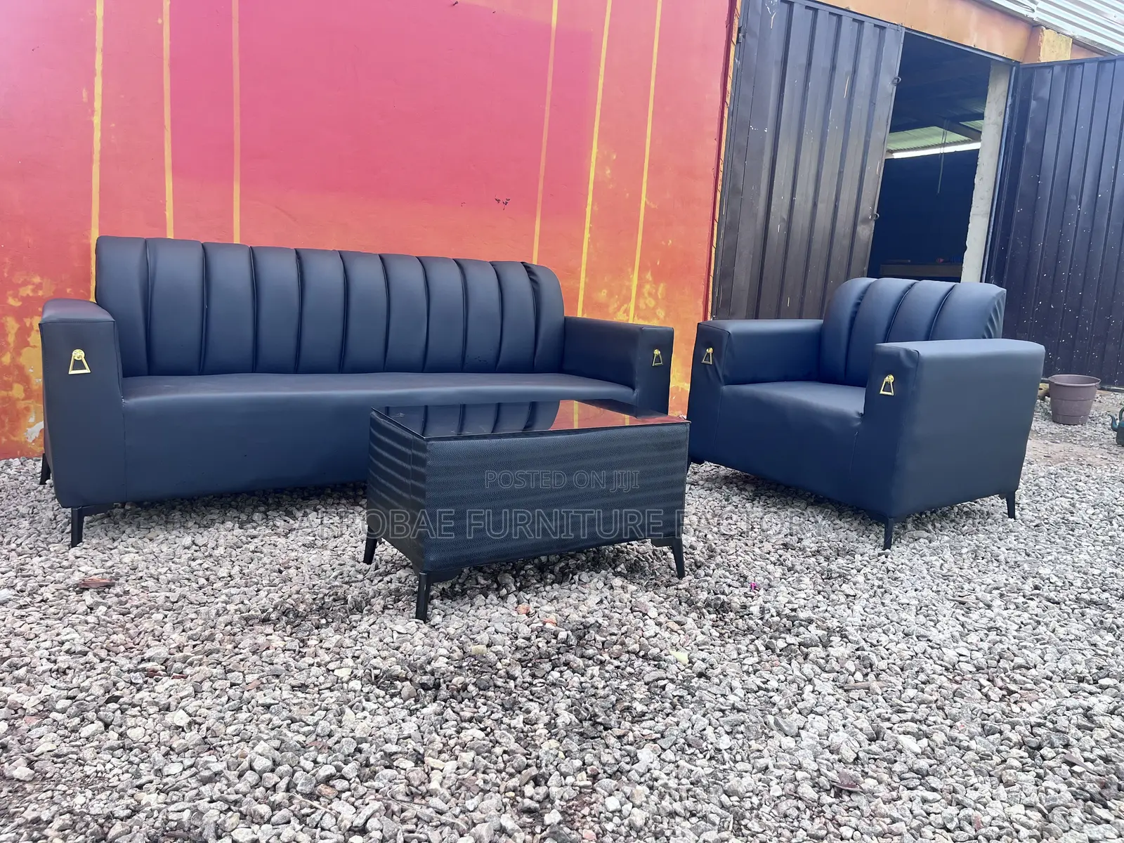 Quality and Spacious Sofa Chairs