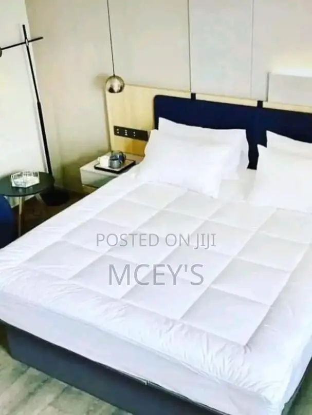 Quality King Size Mattress Topper in White