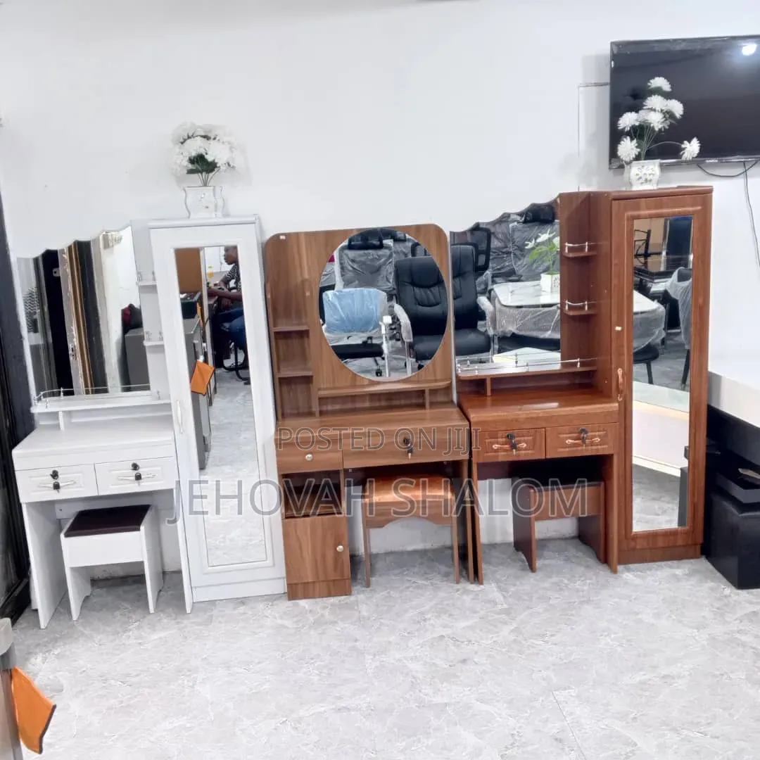 WOODEN Dressing Room