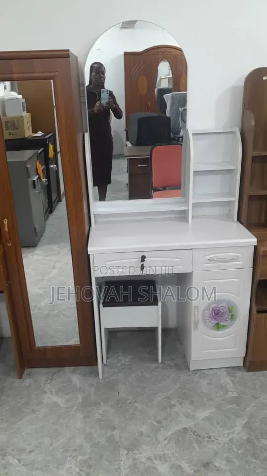 WOODEN Dressing Room
