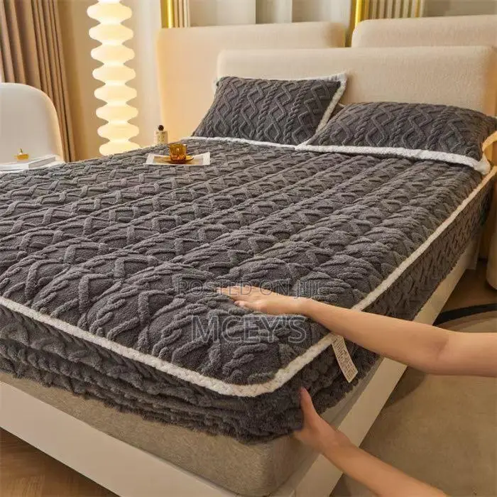 Fitted Elastic 3 PCS Bedsheets Queen Size