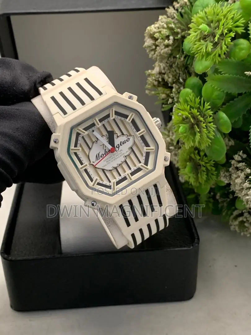 MOBANGTUO Wristwatch