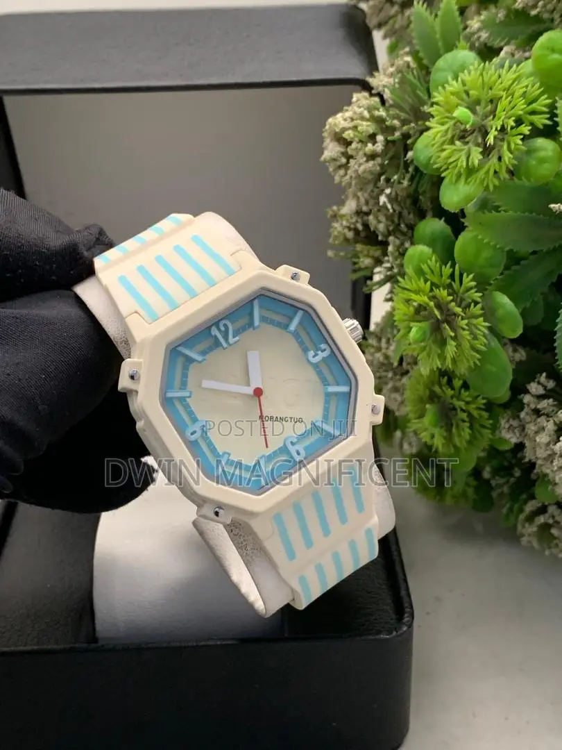 MOBANGTUO Wristwatch