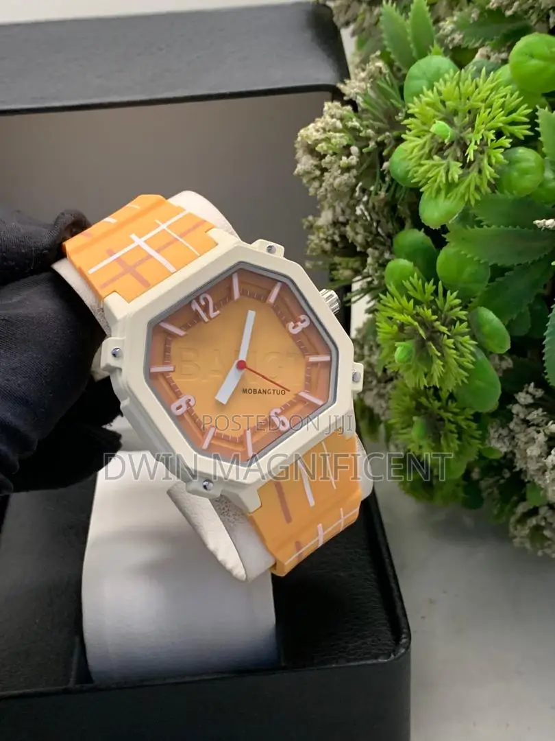 MOBANGTUO Wristwatch