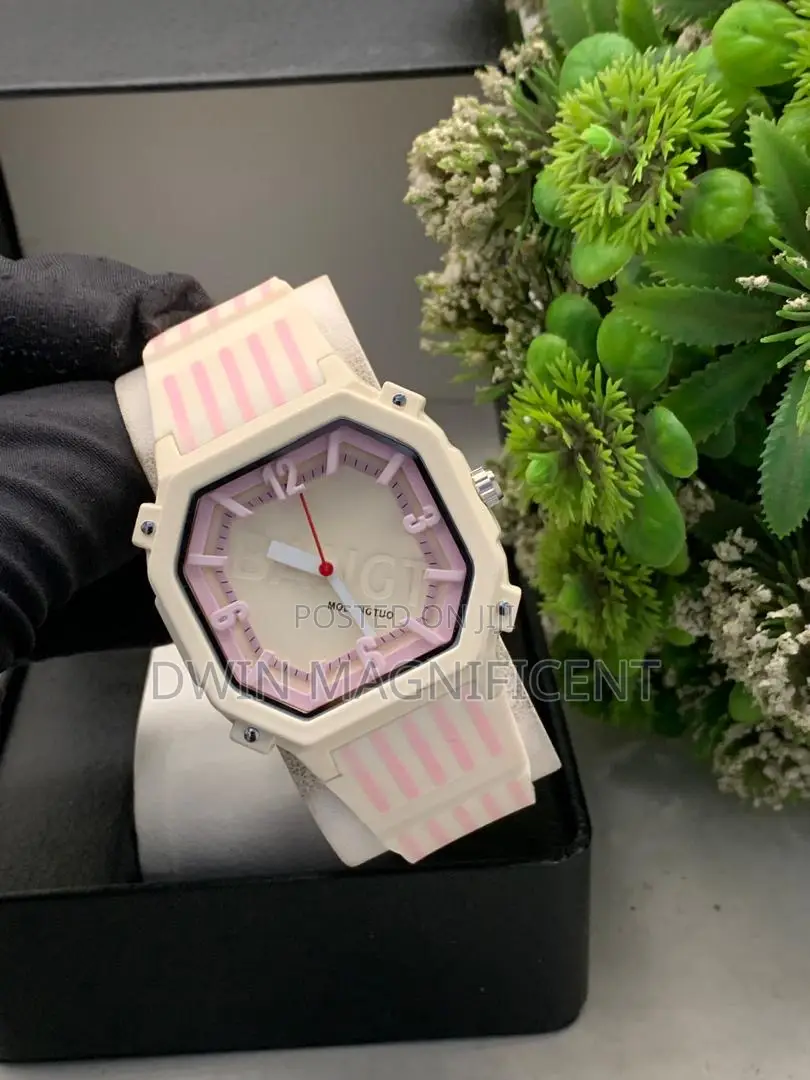 MOBANGTUO Wristwatch