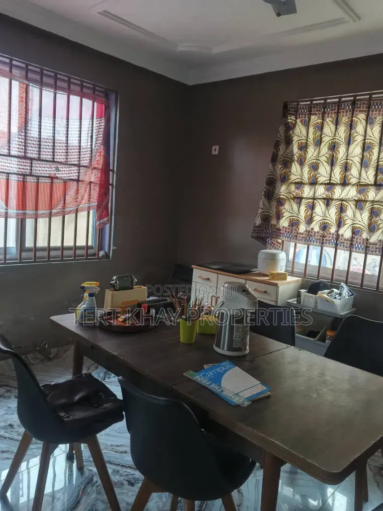4bdrm House in Madina Estate for sale