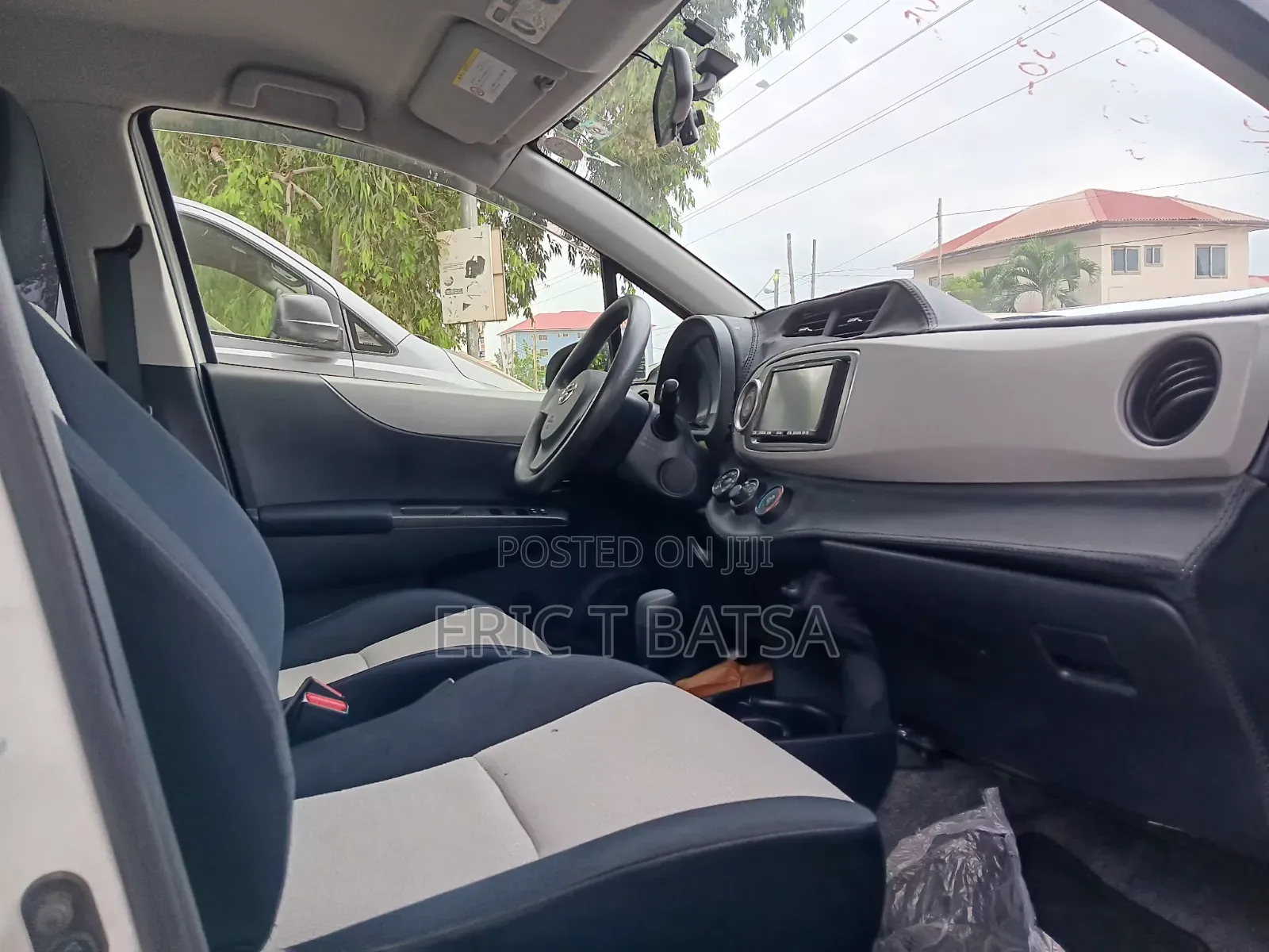 Toyota Vitz 1.3 FWD 3dr 2012 White
