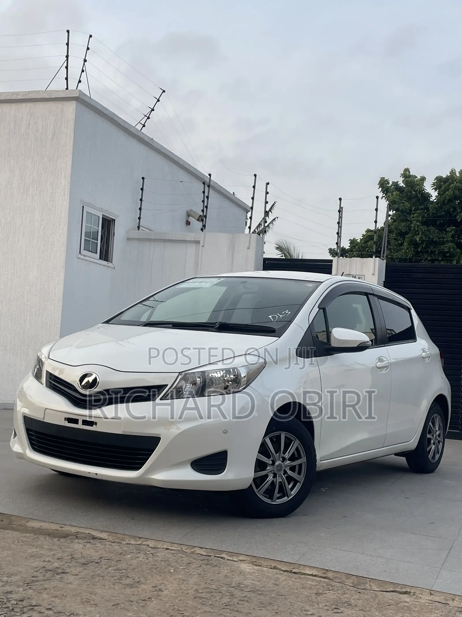 Toyota Vitz 1.3 AWD 3dr 2013 White