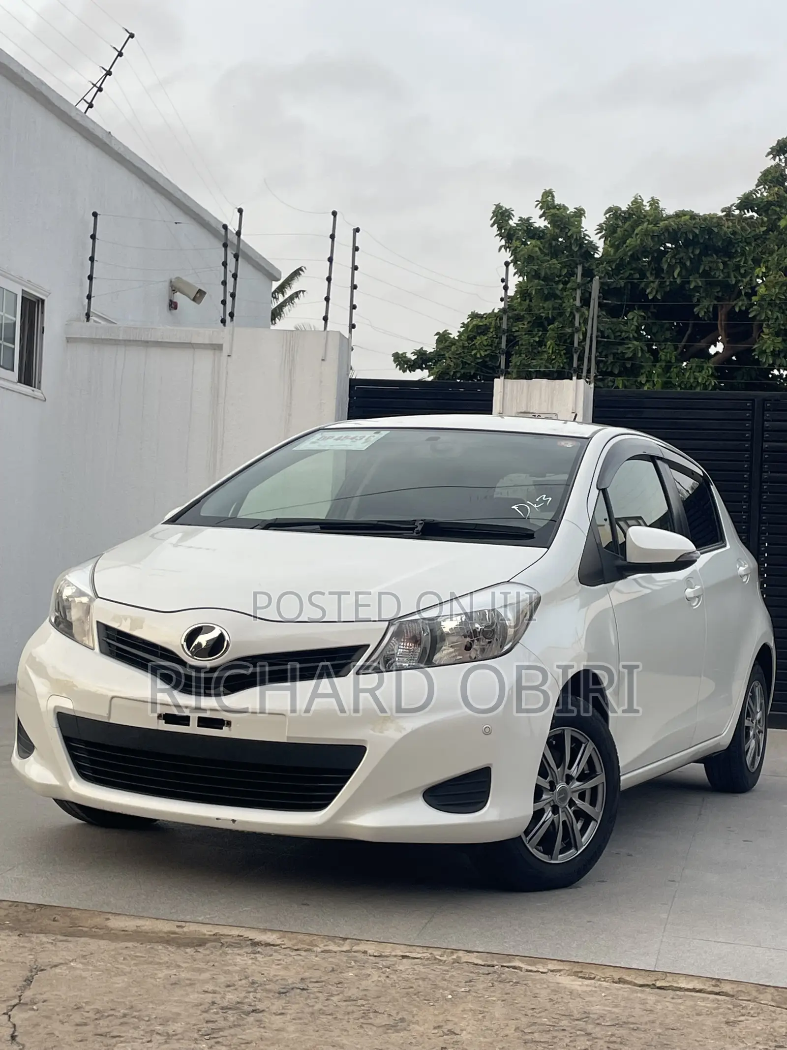Toyota Vitz 1.3 AWD 3dr 2013 White