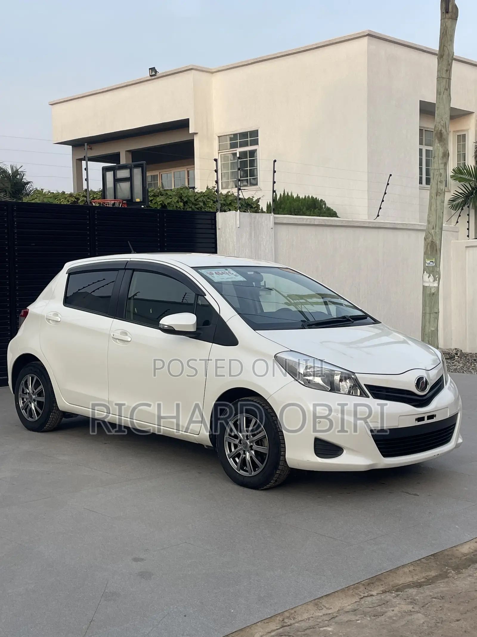 Toyota Vitz 1.3 AWD 3dr 2013 White
