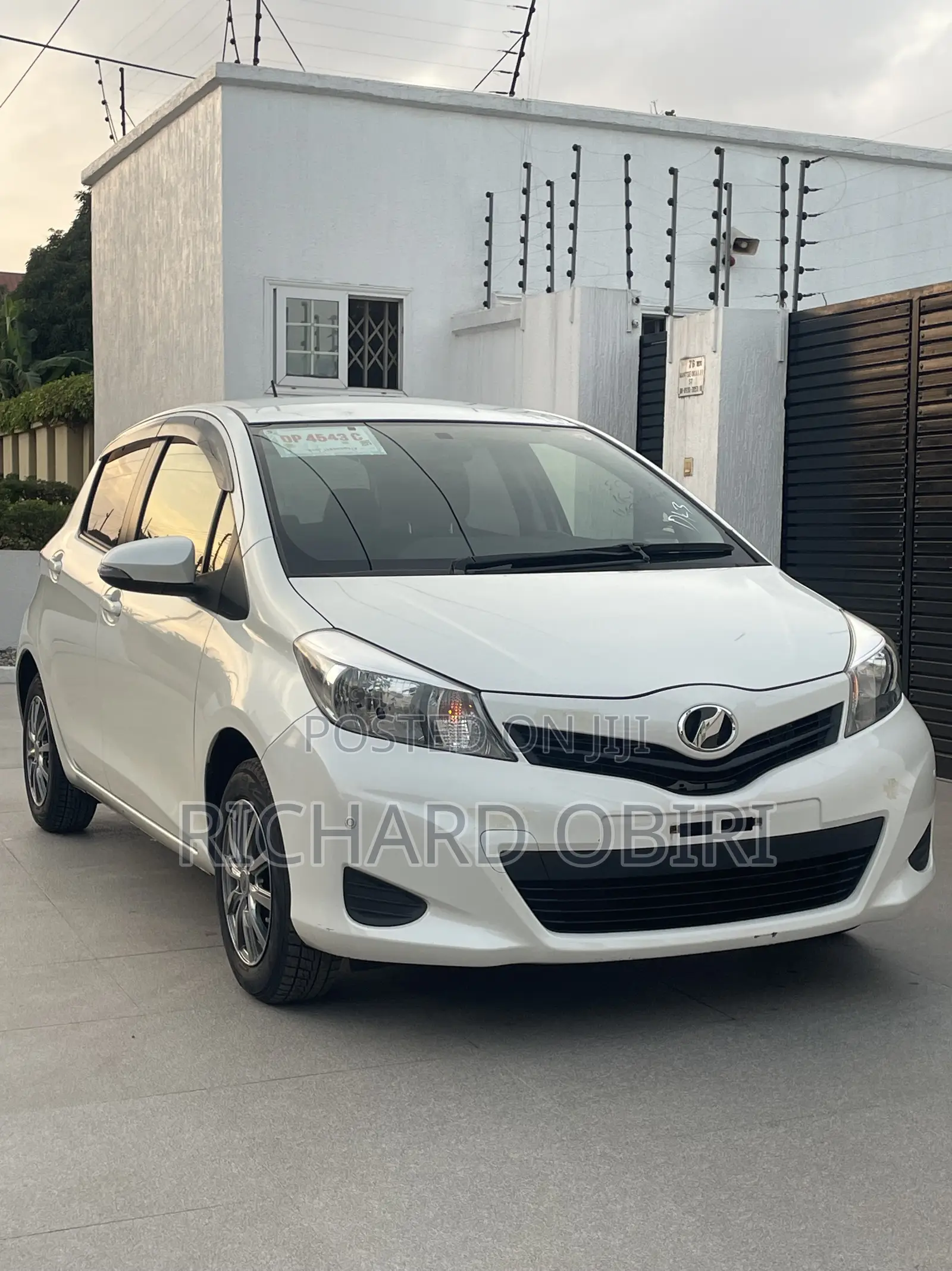 Toyota Vitz 1.3 AWD 3dr 2013 White