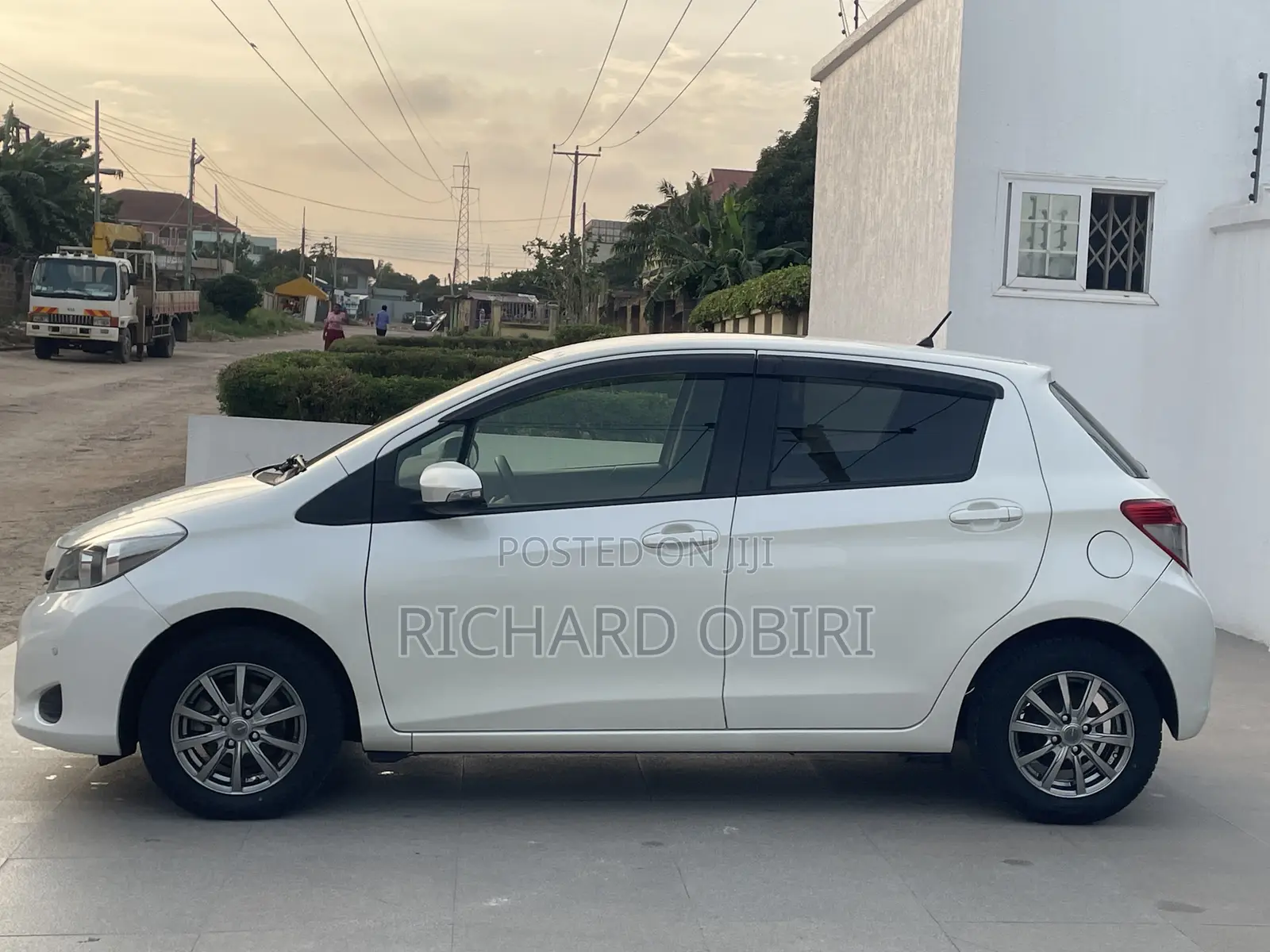 Toyota Vitz 1.3 AWD 3dr 2013 White
