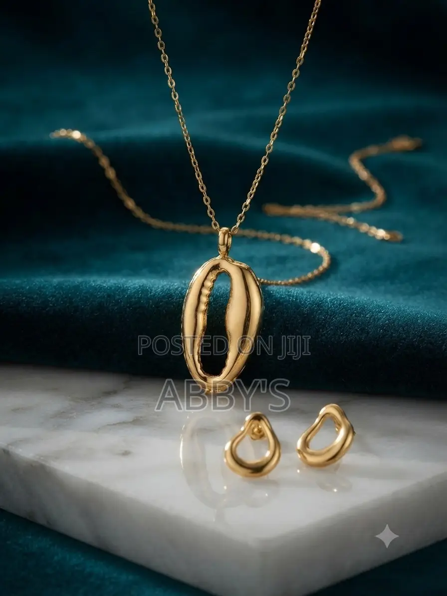 The Golden Cowrie 3pcs Jewelry Set
