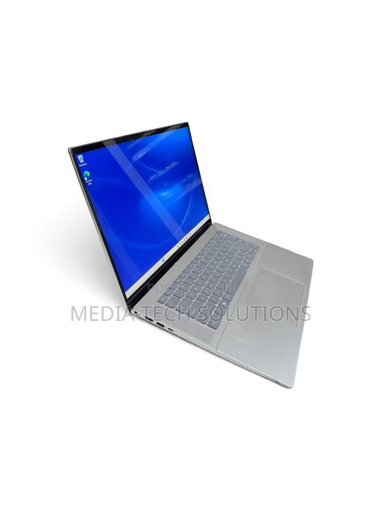 Laptop Dell Inspiron 16 5620 32GB Intel Core i7 SSD 1T