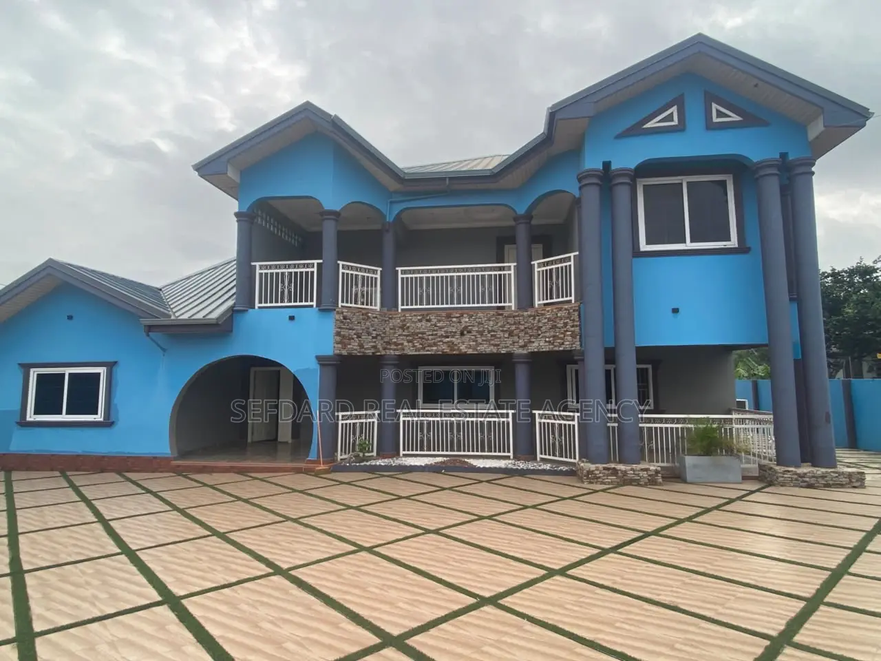 5bdrm House in Sefdard Properties, Haatso for sale