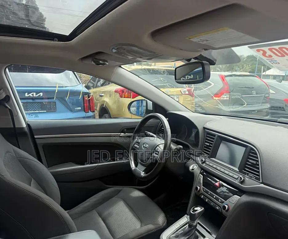 Hyundai Elantra 2017 Silver