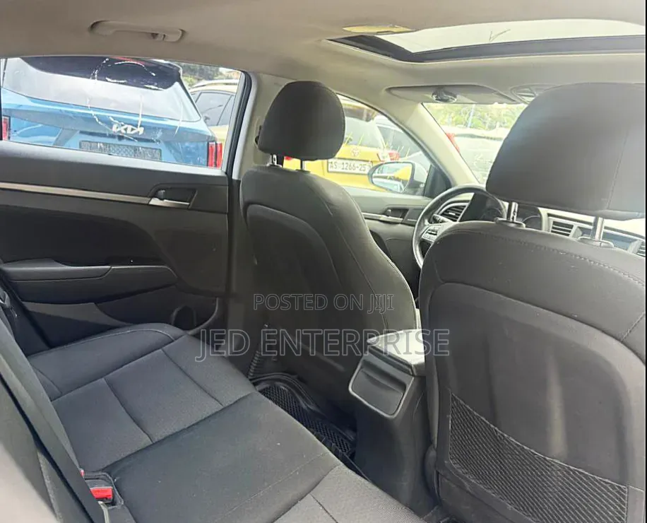 Hyundai Elantra 2017 Silver
