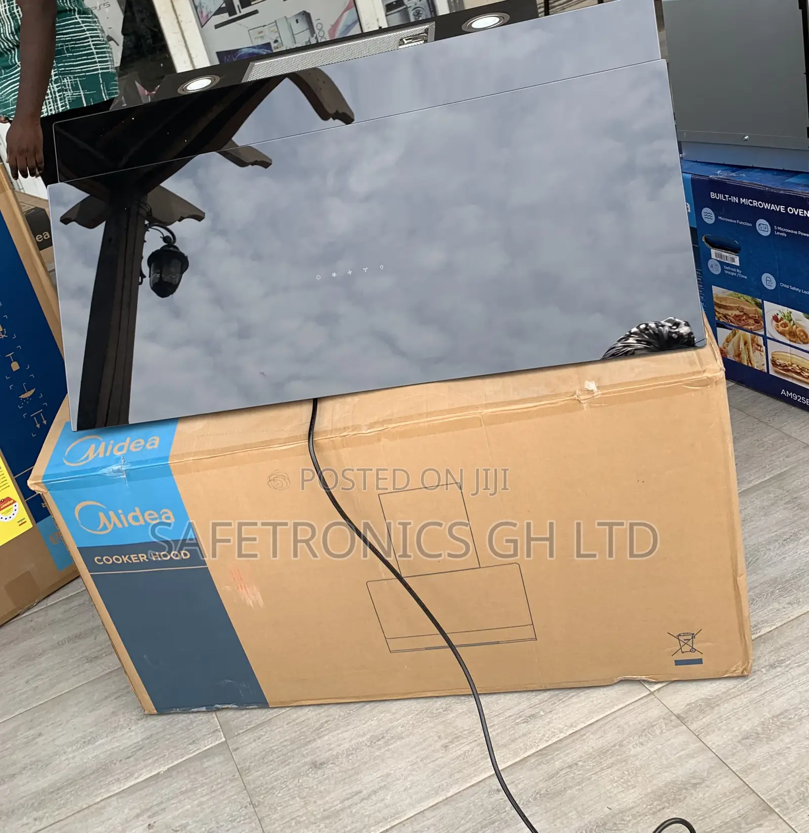 Choose Design Midea 90cm Angled Cooker Hood W/ Black Tempered Glass