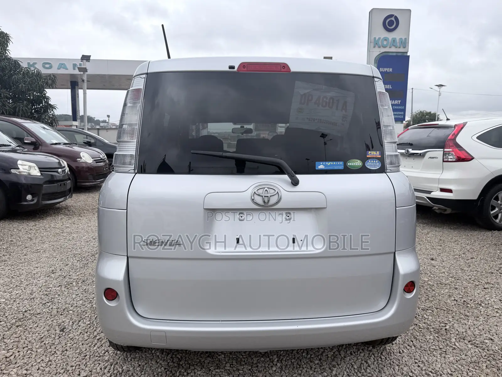 Toyota Sienta 2013 Silver