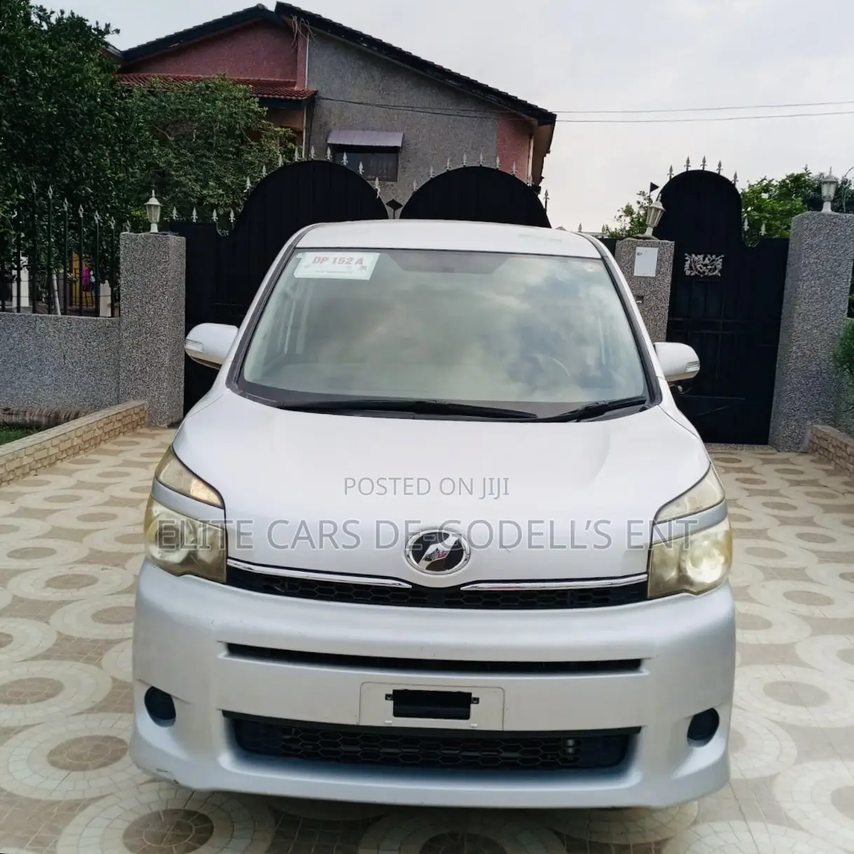 Toyota Voxy X 2WD 8-Seater 2012 Silver