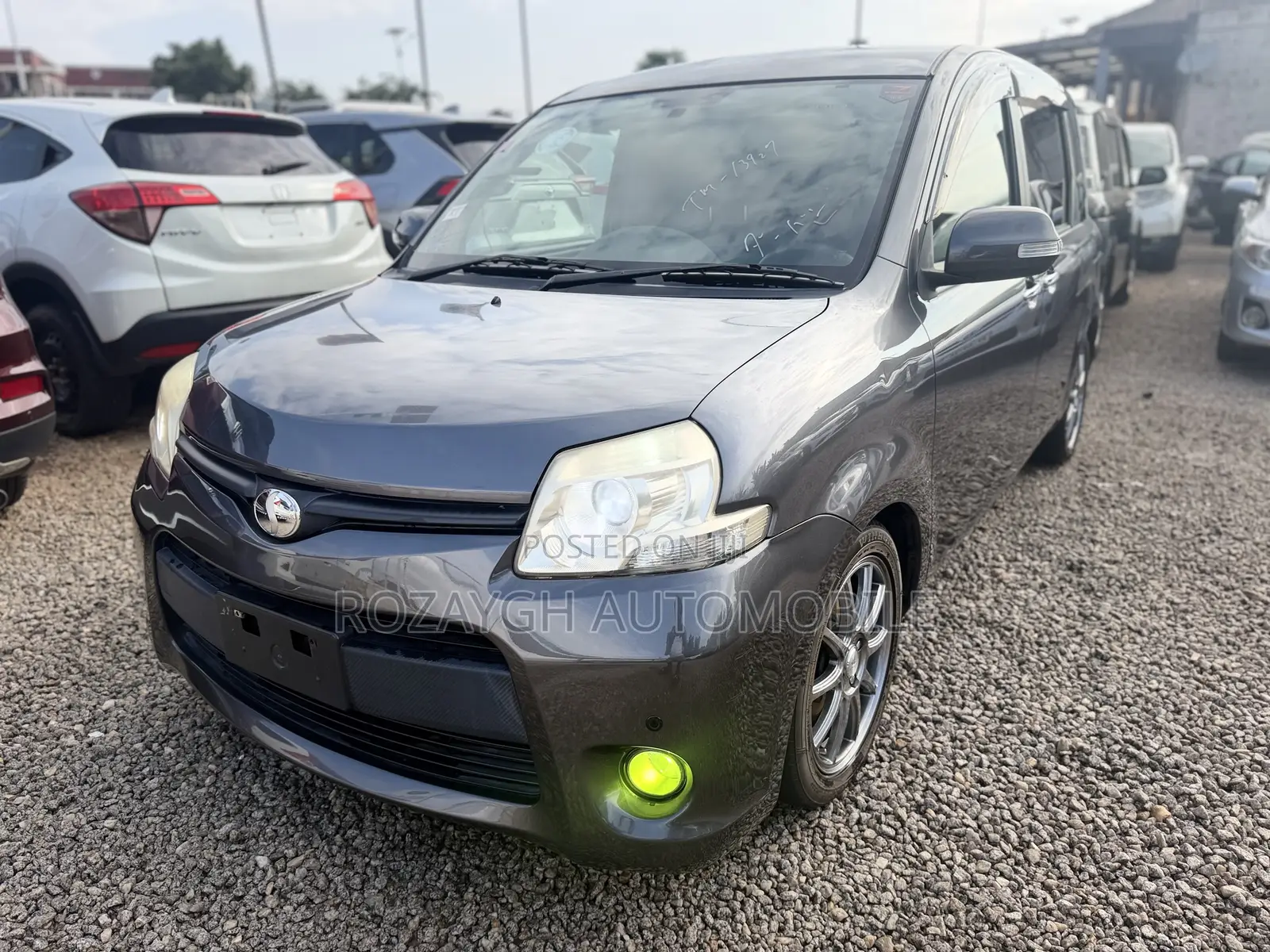 Toyota Sienta 2012 Gray