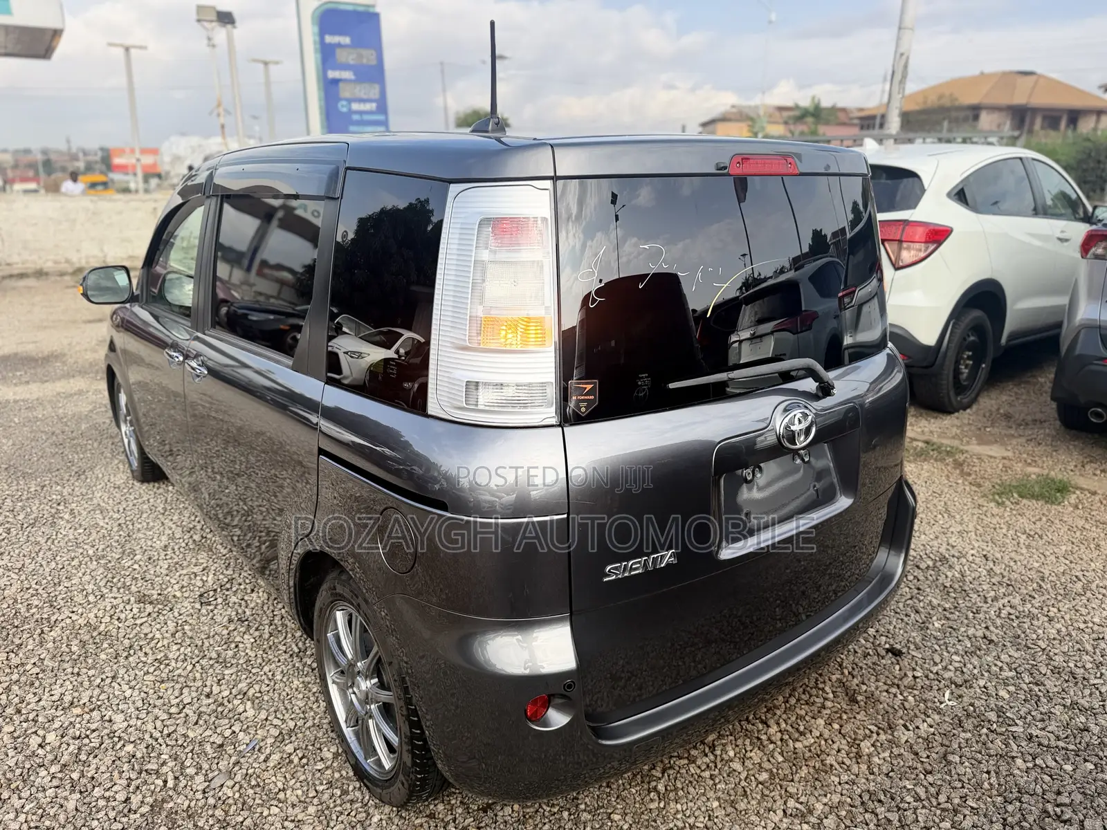 Toyota Sienta 2012 Gray