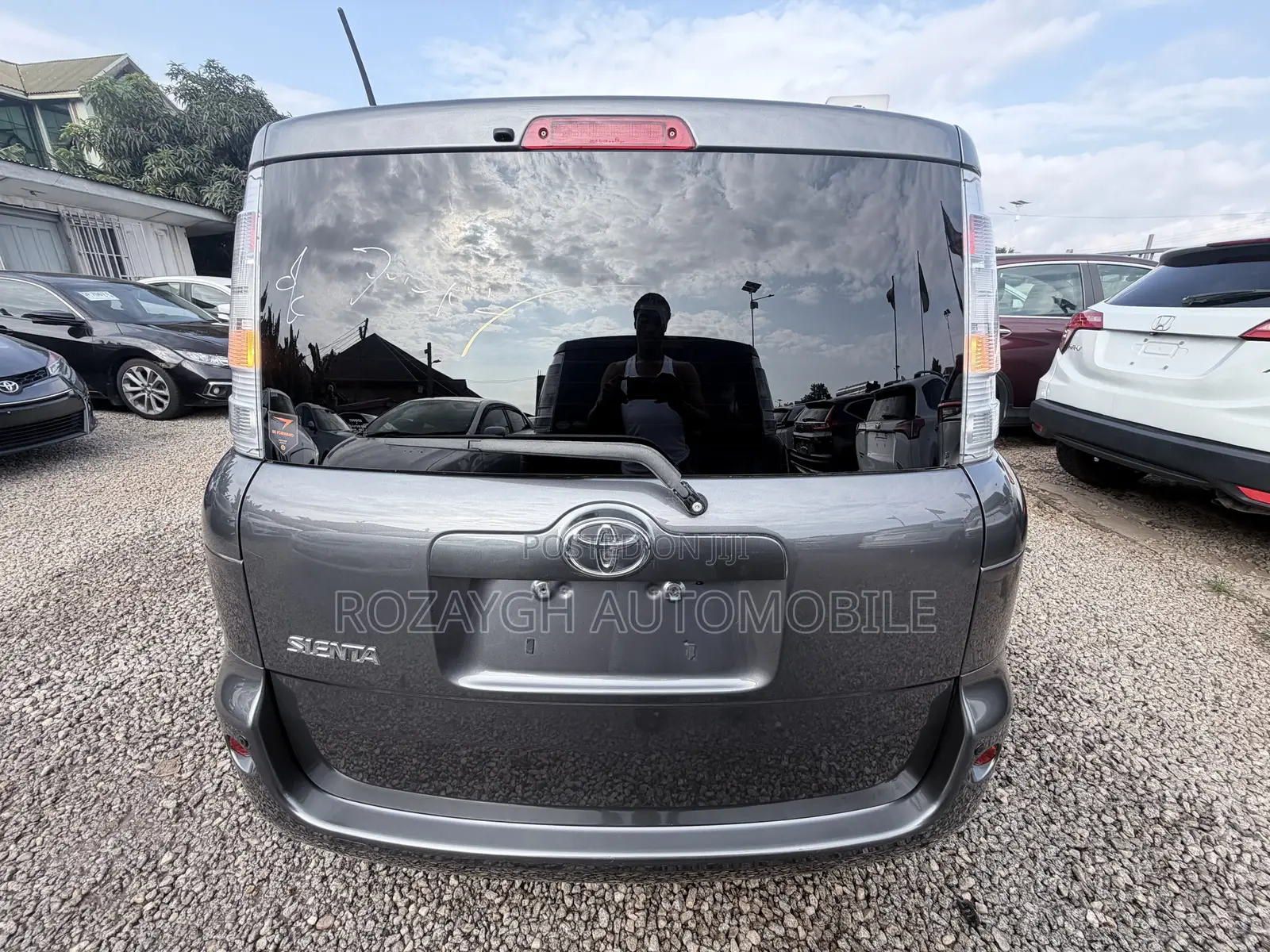 Toyota Sienta 2012 Gray