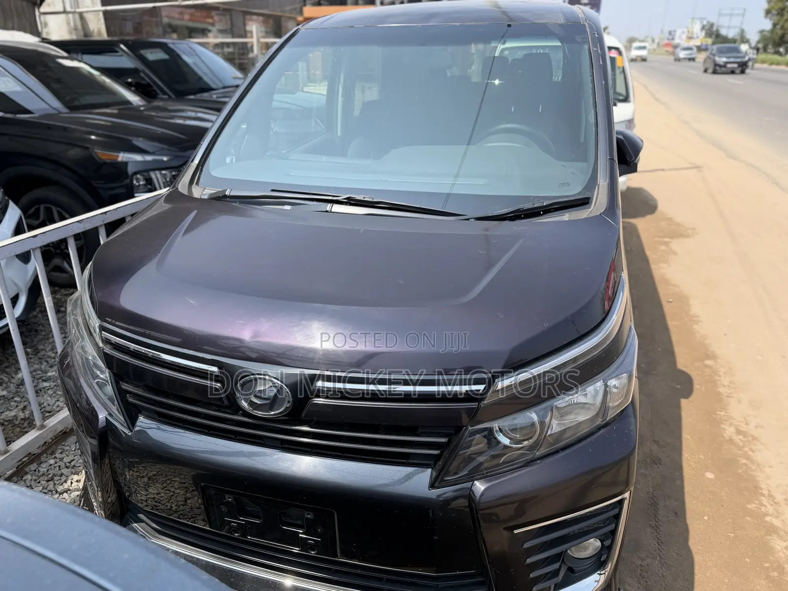 Toyota Voxy X 4WD 8-Seater 2015 Maroon