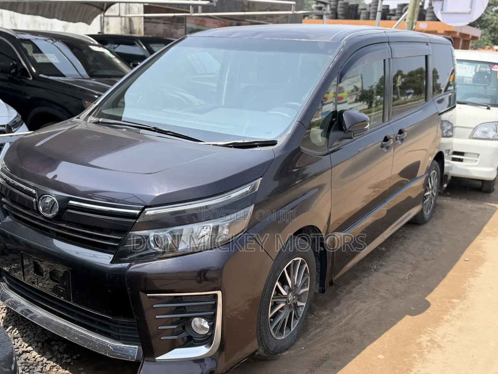 Toyota Voxy X 4WD 8-Seater 2015 Maroon