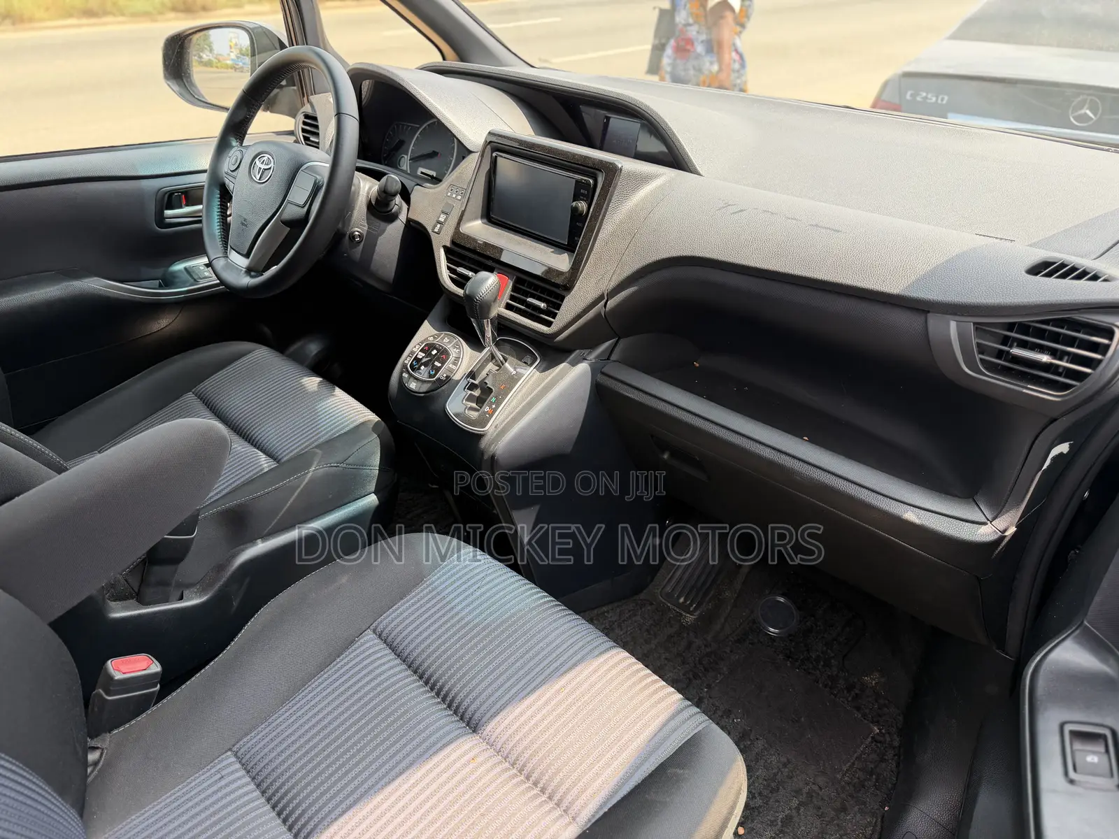 Toyota Voxy X 4WD 8-Seater 2015 Maroon
