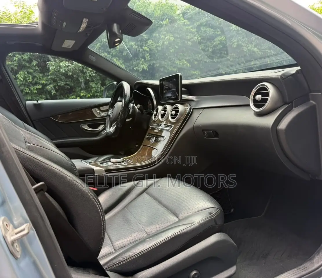 Mercedes-Benz C300 2018 Beige