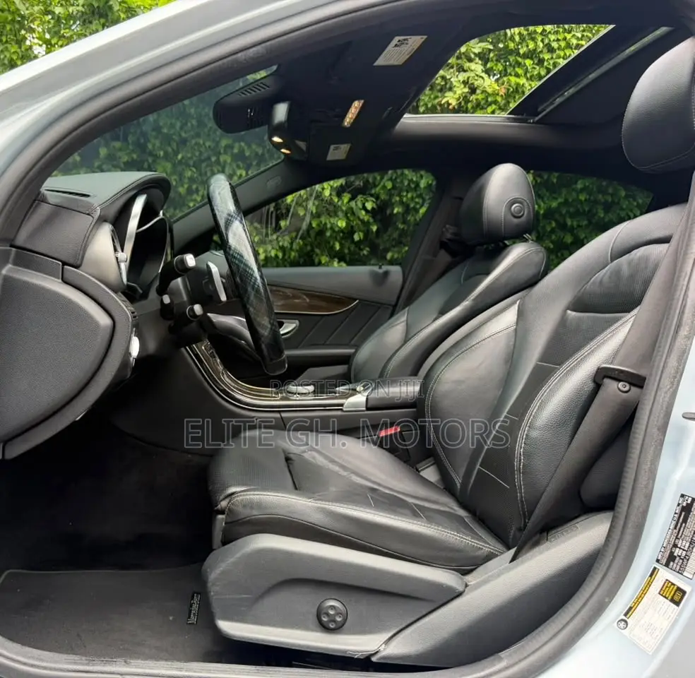 Mercedes-Benz C300 2018 Beige