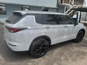 Mitsubishi Outlander SE 2022 White