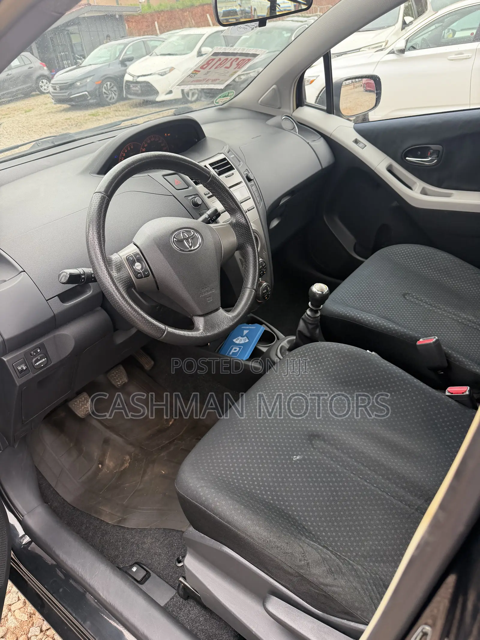 Toyota Yaris Base Hatchback 5dr 2010 Black