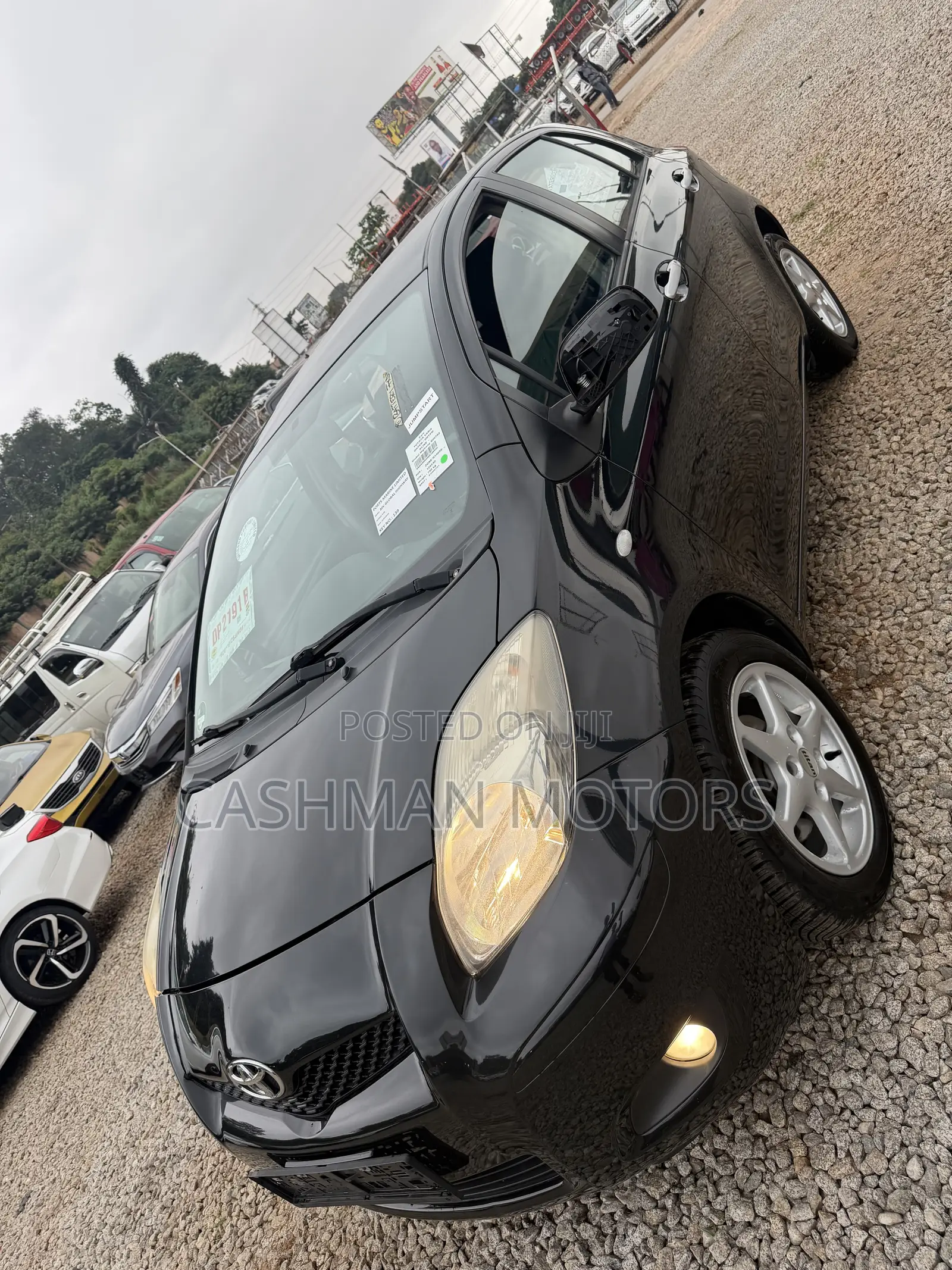 Toyota Yaris Base Hatchback 5dr 2010 Black