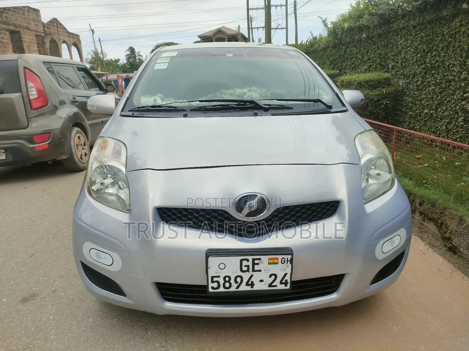 Toyota Vitz 1.3 FWD 5dr 2010 Silver