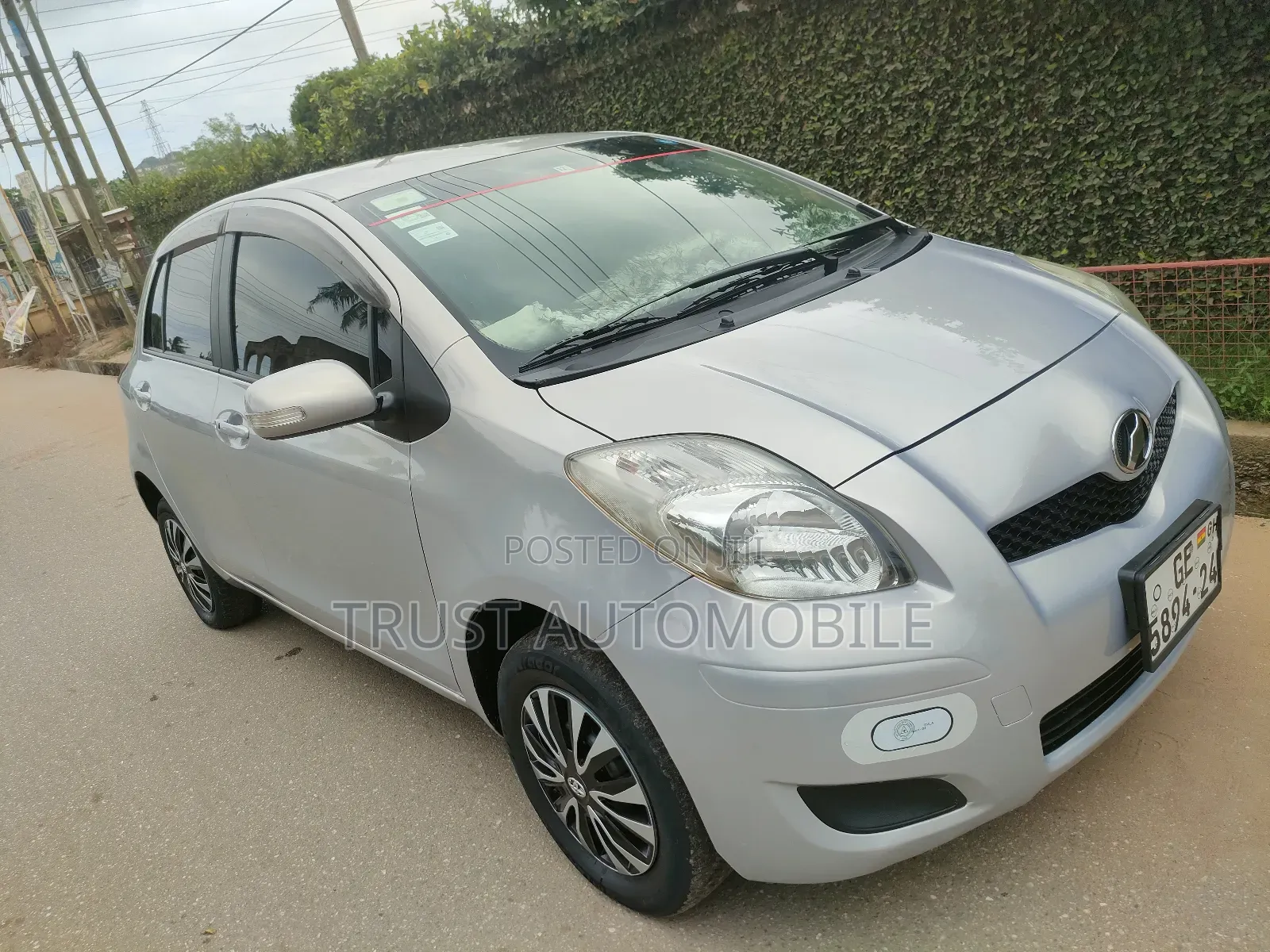 Toyota Vitz 1.3 FWD 5dr 2010 Silver