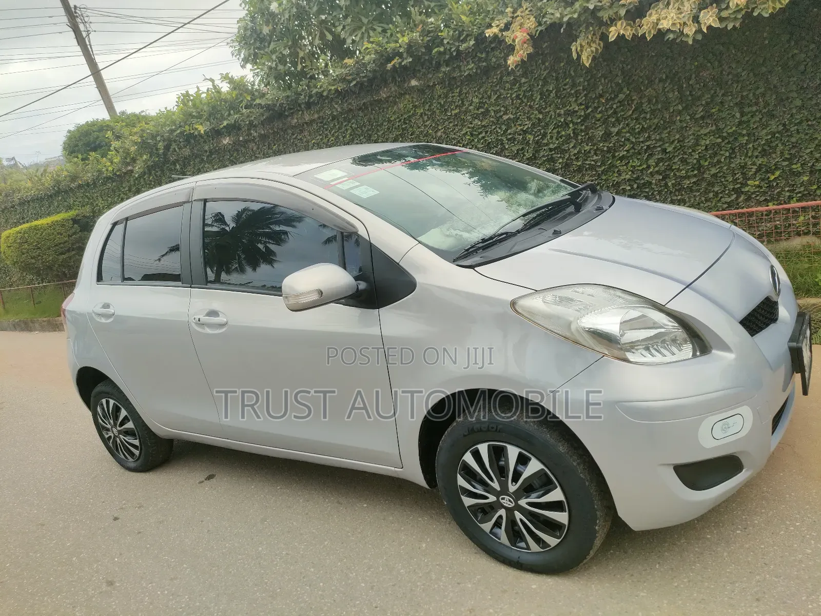 Toyota Vitz 1.3 FWD 5dr 2010 Silver